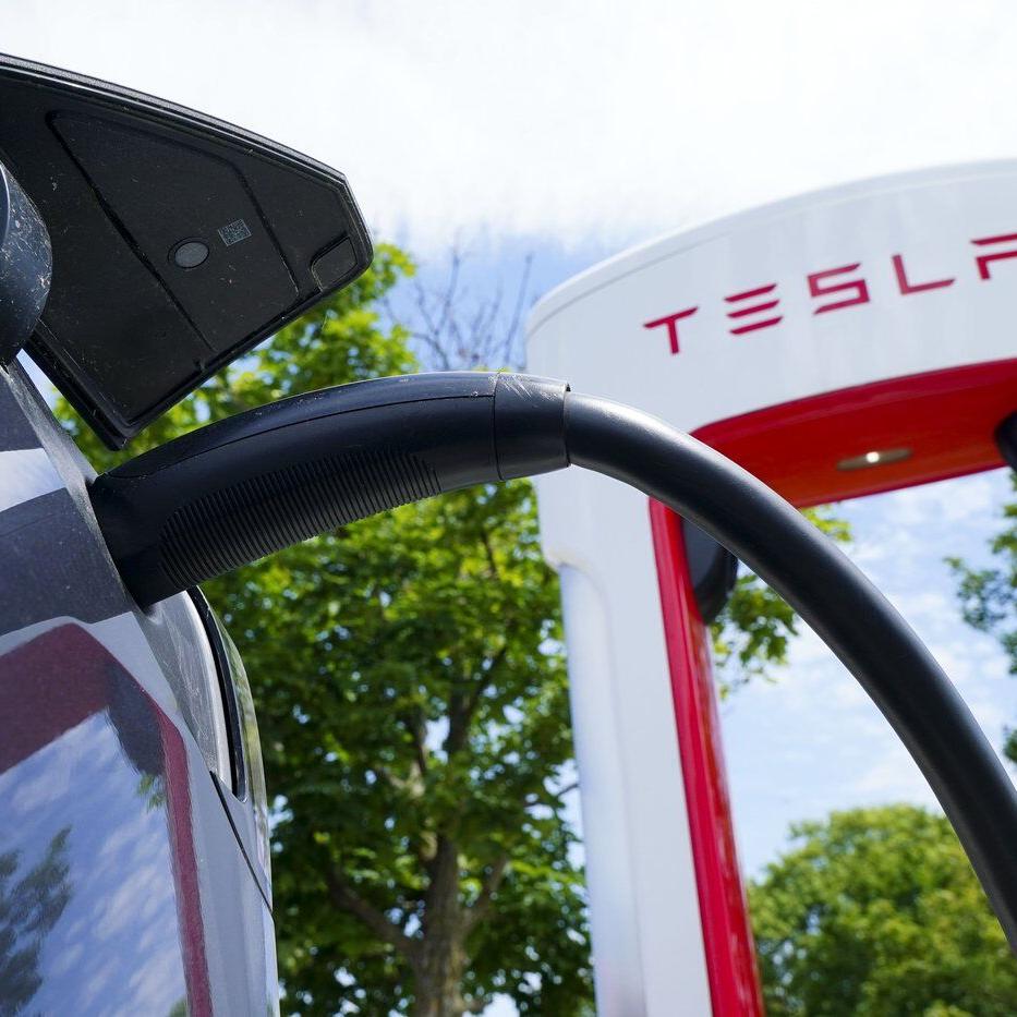 Carmakers facing billions in credit purchases under EV mandate if sales don't improve